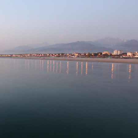 Hotel Azzurra Marina di Pietrasanta Εξωτερικό φωτογραφία