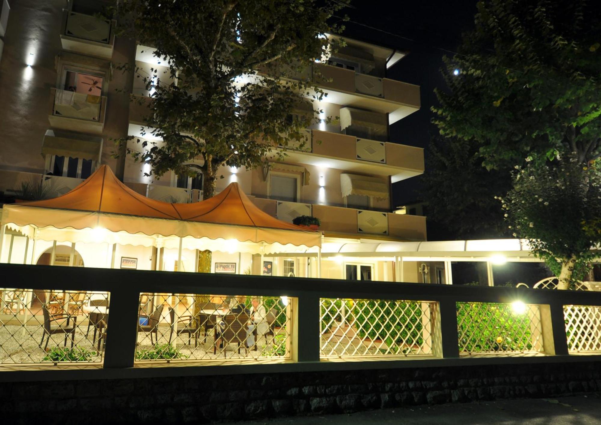 Hotel Azzurra Marina di Pietrasanta Εξωτερικό φωτογραφία