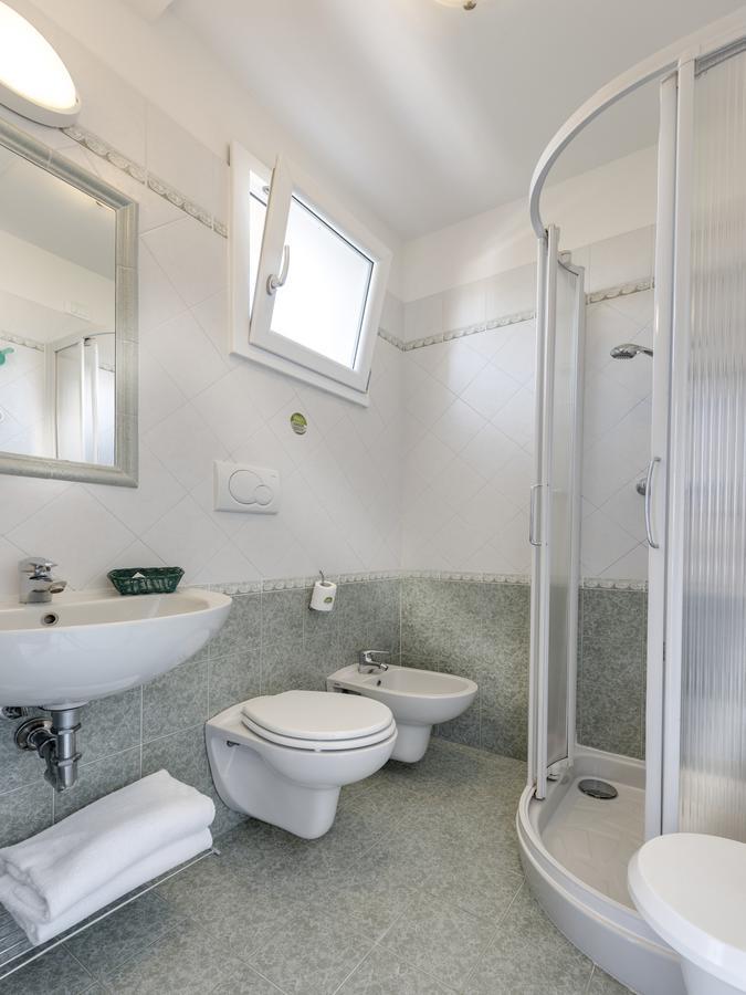 Hotel Azzurra Marina di Pietrasanta Εξωτερικό φωτογραφία